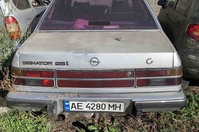 Транспортний засіб OPEL SENATOR; рік випуску: 1986; колір: сірий; VІN: W0L000029G1061770; категорія: легковий; реєстраційний номер АЕ4280МН; вид пального: бензин; об'єм двигуна: 2220 см/куб