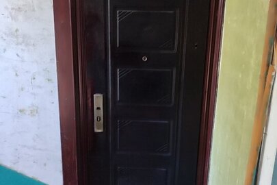 Двокімнатна квартира загальною площею 43,3 м.кв., житловою площею 30,0 м.кв., за адресою: Дніпропетровська область, м.Павлоград, вул. Західнодонбаська (Ленінградська), буд. 12, кв. 63