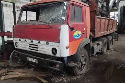 КАМАЗ 55102, номерний знак АЕ3879АЕ,Номер шасі: 260946, VIN: ХТС551020G0260946, номер кузову: ХТС551020G0260946, номер шасі: 260946, помаранчевого кольору, рік виробництва: 1986