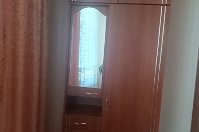 Шафа з дзеркалом, бувша у використанні