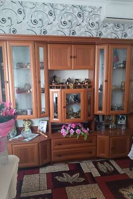 Стінка зі вставками скла, бувша у використанні