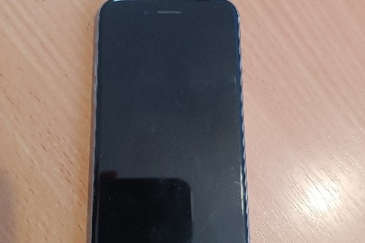 Конфіскація майна за рішенням суду: мобільний телефон марки Redmi синього кольору в чорному чохлі б/в; мобільний телефон марки Iphone S сірого кольору б/в 