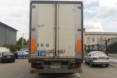 Напівпричіп-рефрежиратор FRUEHAUF T34C1RA, реєстраційний номер: АА6456ХТ, номер шасі (рами, кузова): VFKTF34C1W3RB2962