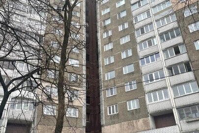 1/12 частина трикімнатної квартири, заг. пл. 71,9 кв.м., житл. пл. 41.9 кв.м., розташована за адресою: м. Київ, вул. Заболотного Академіка 4, кв. 103