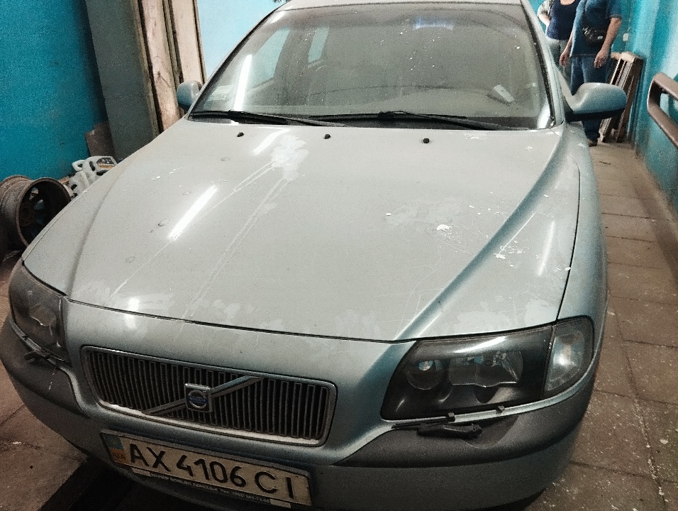 Автомобіль Volvo S-80,  реєстраційний номер  АХ4106СІ, сірого кольору, VIN YV1TS91J531306654, 2003 року випуску