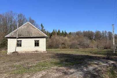 Житловий будинок з надвірними спорудами загальною площею 39,5 кв. м. та земельна ділянка площею 0.3933 га, к/н 7124986000:04:003:0121, розташовані за адресою Черкаська область, Черкаський район, с.Свидівок, вул. Лісова, 6
