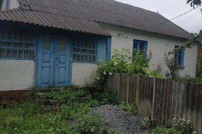 Житловий будинок (з надвірними будівлями), загальною площею 97,80 кв.м., реєстраційний номер ОНМ: 2817833368060, адреса: Хмельницька обл., Шепетівський р., с. Плоска, вулиця Перемоги, будинок 43