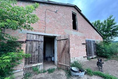 Приміщення свинарника, загальною площею 1301.1 кв.м., реєстраційний номер об'єкта нерухомого майна: 30039697, який знаходиться за адресою: Хмельницька обл., Хмельницький р., с. Гнатівці, вулиця Центральна, будинок 80/2