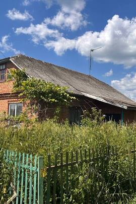 Житловий будинок заг. пл. 90,4 кв.м.: Хмельницька область, Хмельницький р-н, с. Олешин, вулиця Шкільна, 27 та зем. ділянка К/Н 6825085100:01:001:1608 пл.0.1088 га: Хмельницька область, Хмельницький р-н, с. Олешин, вулиця Шкільна