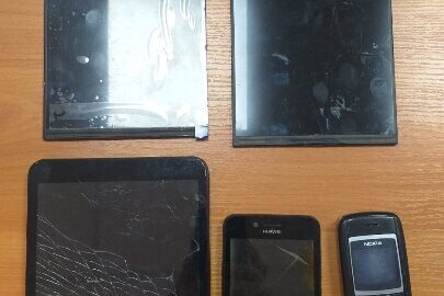Мобільний телефон «HUAWEI», мобільний телефон «NOKIA», планшет «BRAVIS» без ІМЕІ, та два екрана до нього