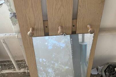 Вішалка з дзеркалом дерев'яна