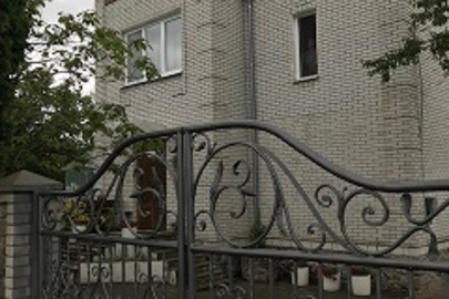 Іпотека: 5/100 частин житлового будинку, заг. пл. 346.80 кв.м, житл. пл. 53,0 кв.м., що знаходиться за адресою: Київська обл., Білоцерківський р-н, с. Шкарівка, вул. Курсантська, буд. 2
