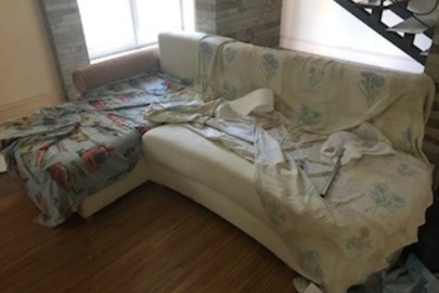 Диван-ліжко у кількості 1 шт., розкладний, білого кольору 
