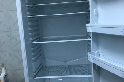 Холодильник марки INDESIT модель SB200.027, серія № 905122770*58441230002, білого кольору