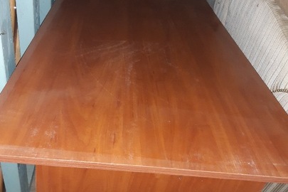 Стіл коричневого кольору, розмір 140*70 см., б/в