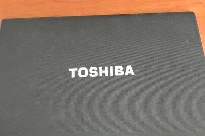 Ноутбук марки "Toshiba" R850-58540 G66C0002 G816 та зарядний пристрій до нього, б/в