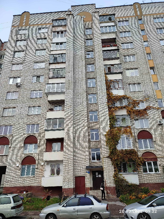 1/4 частка однокімнатної квартири, загальною площею 41,4 кв.м., житловою площею 23,2 кв.м., за адресою: м. Львів, вул. Керамічна, буд. 4, кв. 82
