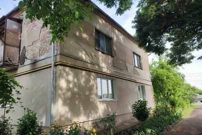 Трикімнатна квартира, заг. пл. 73,7 кв.м., житл.пл. 54,0 кв.м., за адресою: Львівська обл., Буський р-н, м. Буськ, вул. Львівська, буд. 55, кв. 4