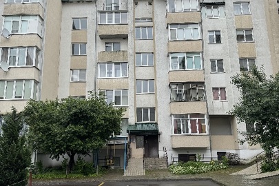 Трикімнатна квартира, заг. пл. 76,3 кв.м., житл.пл.42,9 кв.м., за адресою: Львівська обл., м. Львів, м. Винники, вул. Кільцева, буд. 11, кв. 40