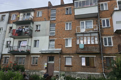 Двокімнатна квартира, заг. пл. 43,3 кв.м., житл.пл. 27,6 кв.м., за адресою: Львівська обл., м. Шептицький (м. Червоноград), проспект Шевченка, Т., буд. 26а, кв. 36