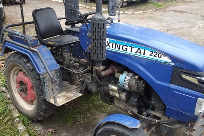 Трактор колісний марки XINGTAI XT, модель 220, ДНЗ 20678АС, синього кольору, номер кузова 12S096048, 2012 року випуску