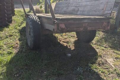Конфісковане майно за рішенням суду: саморобний віз з металевою рамою, покритою дерев'яними дошками без розпізнавальних знаків до трактора, б/в