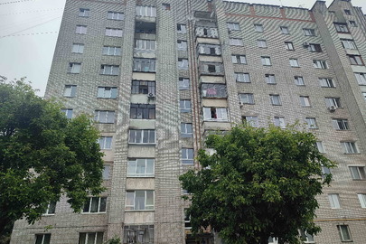 1/3 частки трикімнатної квартири, загальною площею 68,9 кв.м. за адресою: м. Львів, вул. Керамічна, буд. 4, кв. 12