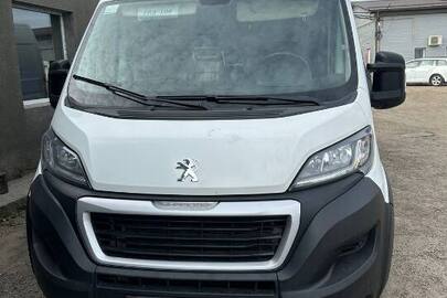 Автомобіль марки PEUGEOT, модель: BOXER, категорія: вантажний, рік виробництва: 2019, VIN: VF3YDTMFC12K39176, номер кузова: VF3YDTMFC12K39176, номерний знак: СЕ5612ВО, колір: білий