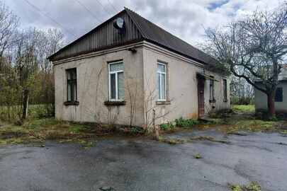 Комплекс, загальною площею 749,6 кв.м., реєстраційний номер об"єкта нерухомого майна: 206174973220, розташований за адресою: Чернівецька обл., Кельменецький р., смт. Кельменці, вулиця Ярослава Мудрого, будинок 22