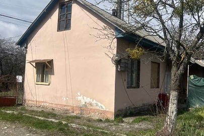 Будівлі та споруди, загальною площею 353,4 кв.м., реєстраційний номер об"єкта нерухомого майна: 617377673210, розташована за адресою: Чернівецька область, Глибоцький район, смт. Глибока, провулок Центральний 2-й, будинок 8