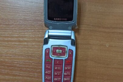 Мобільний телефон Samsung  б/в