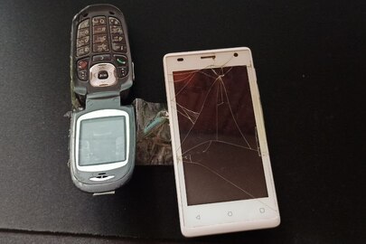 Мобільний телефон Samsung б/в та Prestigio б/в