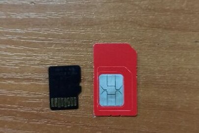 Накпоичувач MicroSD б/в та сім картка Vodafone б/в