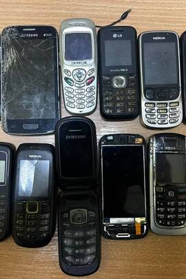 Конфісковане майно за рішенням суду мобільних телефонів: «Samsung SGH-C200», «Nokia 6021», «Samsung», «Nokia бЗОЗсі», «Nokia 1202», «Інтертелеком», «LG- GS106», «Nokia 5228», «Samsung GT-S5230», «Samsung GT-S7262», «Nokia 5530», «Nokia 1616-2», б/в