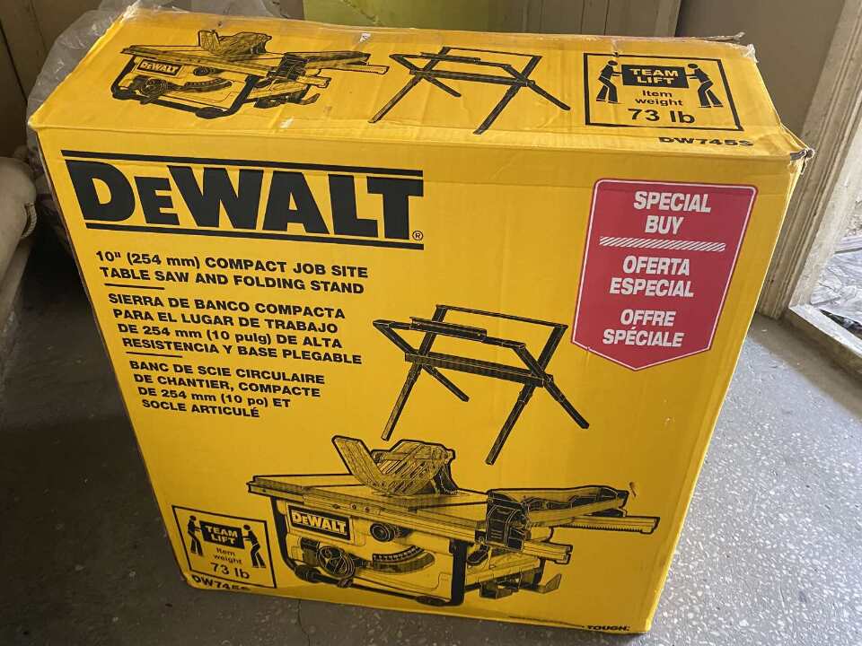 Пила циркулярна настільна виробництва фірми DeWALT DW745S у заводській упаковці, без ознак використання