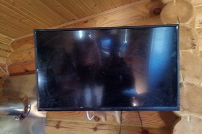 Телевізор чорного кольору SMARTBOOK - 1 шт., б/в