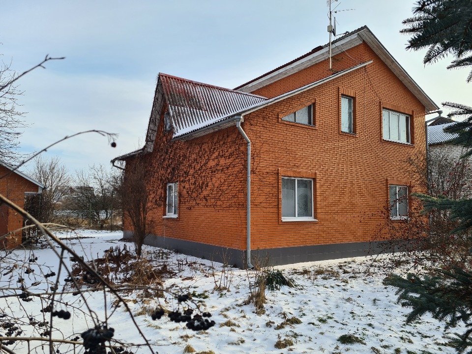 2/3 частини житлового будинку з господарськими будівлями та спорудами, адреса: Київська область, Броварський район, село Перемога, вулиця Березнева, 14, загальною площею 148,3 кв.м., житловою площею 91,2 кв.м.