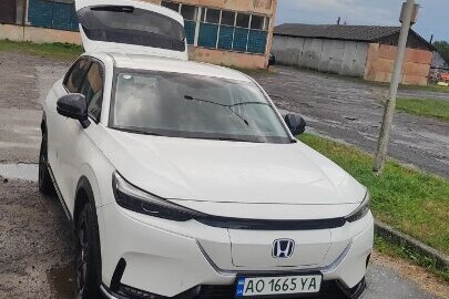Транспортний засіб марки «Honda», модель «E NS1», 2023 року випуску, номер державної реєстрації: АО1665YA, номер кузова: LVHRS1824P5201192, колір білий