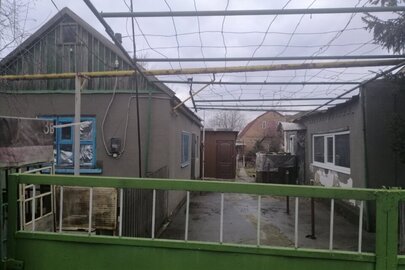 ІПОТЕКА. Житловий будинок літ. А та житловий будинок літ. Е з господарськими будівлями та спорудами, за адресою: Запорізька обл., Запорізький р-н, смт. Кушугум, вул. Леваневського, буд. 104