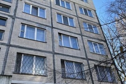 1/3 частка трикімнатної квартири №196, загальною площею 68,6 кв.м., що розташована за адресою: м. Київ, проспект Академіка Корольова, буд. 12Г