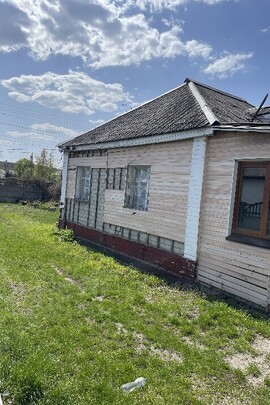 Житловий будинок, заг. пл. 87,8 кв.м. та земельна ділянка, заг. пл. 0,0432 га, к/н 3210600000:01:004:0044, за адресою: Київська обл., м. Бровари, вул. Київська, 53