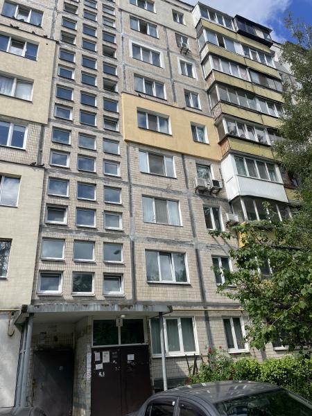 1/3 частка трикімнатної квартири № 60, загальною площею 60,8 кв.м., що розташована за адресою: м. Київ, вул. Лятошинського композитора, буд.4-А, РНОНМ 1384989480000