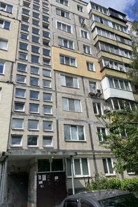 1/3 частка трикімнатної квартири № 60, загальною площею 60,8 кв.м., що розташована за адресою: м. Київ, вул. Лятошинського композитора, буд.4-А, РНОНМ 1384989480000