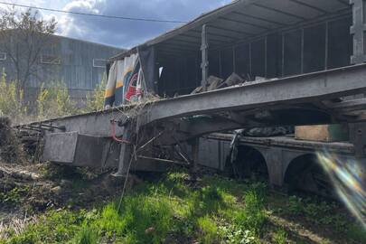 Колісний транспортний засіб PANAV NS 136  (напівпричіп - самоскид Е), 2000 року випуску, реєстраційний номер ВМ6932ХР, колір сірий, vin cod № TKPNS1360Y5300115, номер кузова TKPNS1360Y5300115
