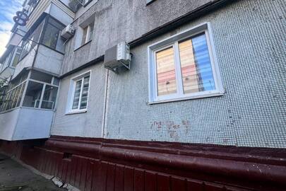 Трикімнатна квартира, загальною площею 69,54 кв.м., за адресою: м. Запоріжжя, вул. Космічна, буд. 89, кв. 37