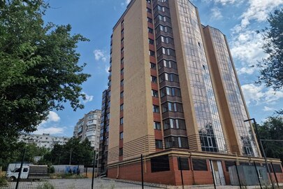 Машино-місце №8, загальною площею 13,5 кв.м., за адресою: м. Запоріжжя, вул. Тбіліська, буд. 9-В, секц. 2