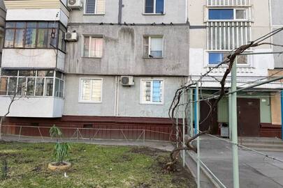 Трикімнатна квартира, загальною площею 69,54 кв.м., за адресою: м. Запоріжжя, вул. Космічна, буд. 89, кв. 37