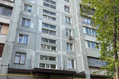 1/2 частина трикімнатної квартири, загальною площею 73,7 кв.м., за адресою: м. Запоріжжя, пр. Ювілейний, буд. 33, квартира 180