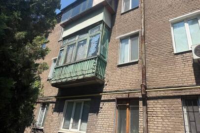 Двокімнатна квартира, загальною площею 43,7 кв.м., за адресою: м. Запоріжжя, вул. Лівобережна (колишня назва – вул. Єнісейська), буд. 10, квартира 8, РНОНМ: 2157502523101