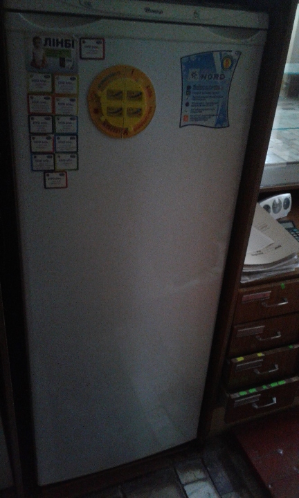 Холодильник Днепр білого кольору, бувший в користуванні